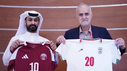 سفید برای &laquo;ایران&raquo;، عنابی برای &laquo;قطر&raquo;
