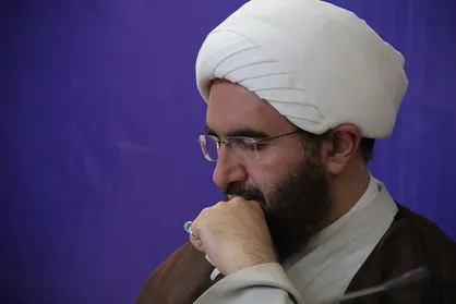 حاج&zwnj;علی&zwnj;اکبری به دانشگاه امیرکبیر دعوت شد/ پاسخگوی خبر&zwnj;های ضدونقیض در مورد ائمه&zwnj;جمعه کشور باشید