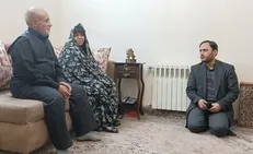 سخنگوی دولت در منزل مادر شهید اثنی عشری حضور یافت