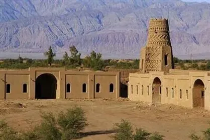 شعار لبخند دنیا به کرمان ۱۴۰۵ تجلی دیپلماسی فرهنگی ایران است / روستای شفیع&zwnj;آباد همانند مادربزرگی اصیل در کویر است