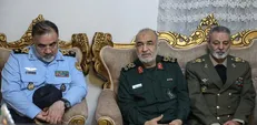 فرماندهان ارتش و سپاه با خانواده شهدای خلبان دیدار کردند