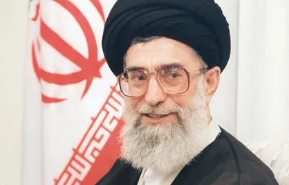 صد&zwnj;ها نفر مثل علی خامنه&zwnj;ای در این راه جان و آبرو خواهند داد...