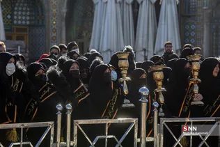 همزمان با سالروز شهادت حضرت فاطمه(س) از ساعت ۹ صبح دسته عزای خادمان و زائران حرم مطهر بانوی کرامت از مسجد امام حسن عسکری علیه السلام تا حرم مطهر حضرت معصومه سلام الله علیها برپا 