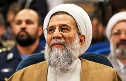 دستگاه&lrm;های استخراج نفت آمریکا در عراق از مرز خسروی پیداست / ترامپ از اینکه نمی &lrm;تواند نفت ما را غارت کند عصبانی است