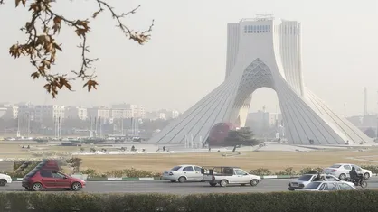 بارش باران و وزش باد در تهران