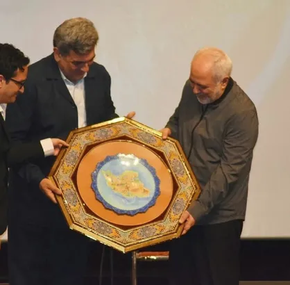ظریف: تحریم شدن به جرم دفاع از مردم دلاور ایران برای من بزرگترین افتخار است