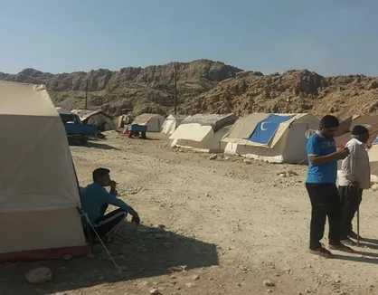 چادرنشینی اهالی پلدختر در گرمای شدید / تمامی مسئولان شهرستان مقصر این بی&lrm;توجهی هستند + عکس