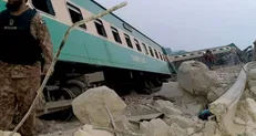 برخورد ۲ قطار مسافری در پاکستان/ ۳۰ نفر کشته شدند ۵۰ تن زخمی