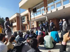 واکنش رئیس دانشگاه شهید بهشتی به اختلاط در سلف دانشجویی / به اساتید متخلف تذکر داده شد