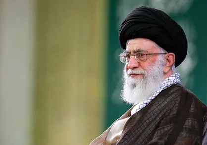 سخن امام خمینی که معلمی را شغل انبیا دانستند، یک شعار تبلیغاتی نبود / ثروت عظیم  نسل جوان محصول کار معلمان است