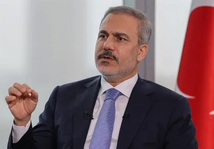 وزیر خارجه ترکیه: بازسازی سوریه مستلزم اتحاد، شمول و مبارزه با تروریسم است / به احتمال زیاد اسد از سوریه خارج شده است + فیلم
