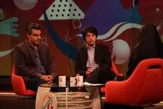 تنها میان نوجوانان!