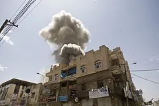 سعودی‌ها مناطق مسکونی در نقاط مختلف یمن را بمباران کردند