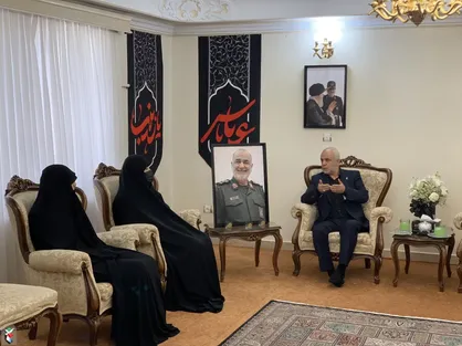 دیدار رییس بنیاد شهید و امور ایثارگران با خانواده &laquo;سردار شهید حسین سلامی&raquo;