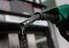 اختلال در پمپ‌بنزین‌های تهران و برخی استان‌ها / آغاز سوخت‌گیری آفلاین با قیمت آزاد
