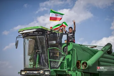 راهپیمایی کشاورزان روستای خیرآباد خرامه استان فارس در حمایت از رهبر انقلاب