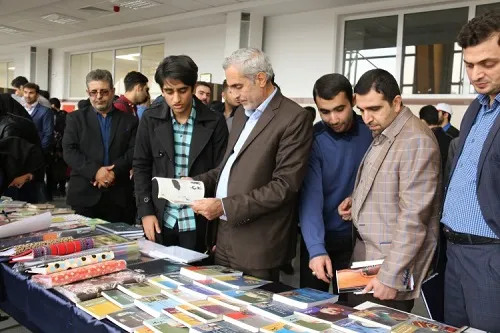 برگزاری نمایشگاه خیریه با هدف کمک به کودکان زلزله زده توسط انجمن اسلامی دانشجویان دانشگاه صنعتی کرمانشاه