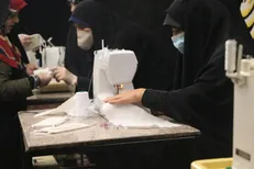 هر خانه، یک پایگاه جهاد دوزندگی / از ضدعفونی کردن تا دوخت ملحفه، گان و ماسک توسط گروه جهادی انصارالزهرا(س)