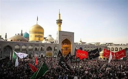 مشهدالرضا (ع) غرق عزاداری تاسوعای حسینی؛ حرم رضوی مملو از حضور زائران است