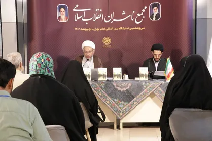 &laquo;خورشید در میان&raquo; رونمایی شد