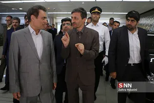 پرویز فتاح و محمد بیگدلی در آیین اهدای ۱۰۱۰۰۰ جفت کفش توسط بانک ملت به دانش آموزان نیازمند کمیته امداد امام خمینی (ره)