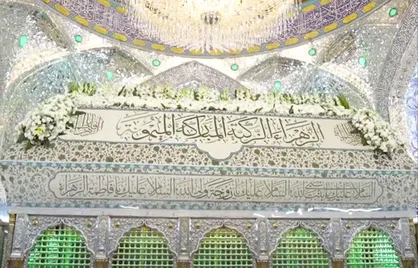 گل&zwnj;آرایی ضریح امیرالمؤمنین علیه&zwnj;السلام