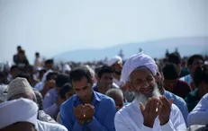 گلستانی‌ها پیش‌تاز بزرگداشت عید فطر/ پخت آغوز حلوا و کوتنه پوشی