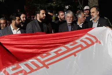 وزیر ارشاد در میدان ولیعصر (عج) پرچمدار شد