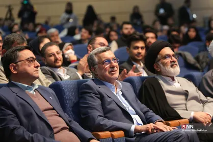 مطالبات دانشجویان علوم پزشکی در حضور وزیر بهداشت هم&zwnj;زمان با روز دانشجو + فیلم