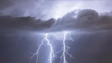 رگبار و رعد و برق در شمال کشور/ وزش باد شدید در مرکز و شرق ایران
