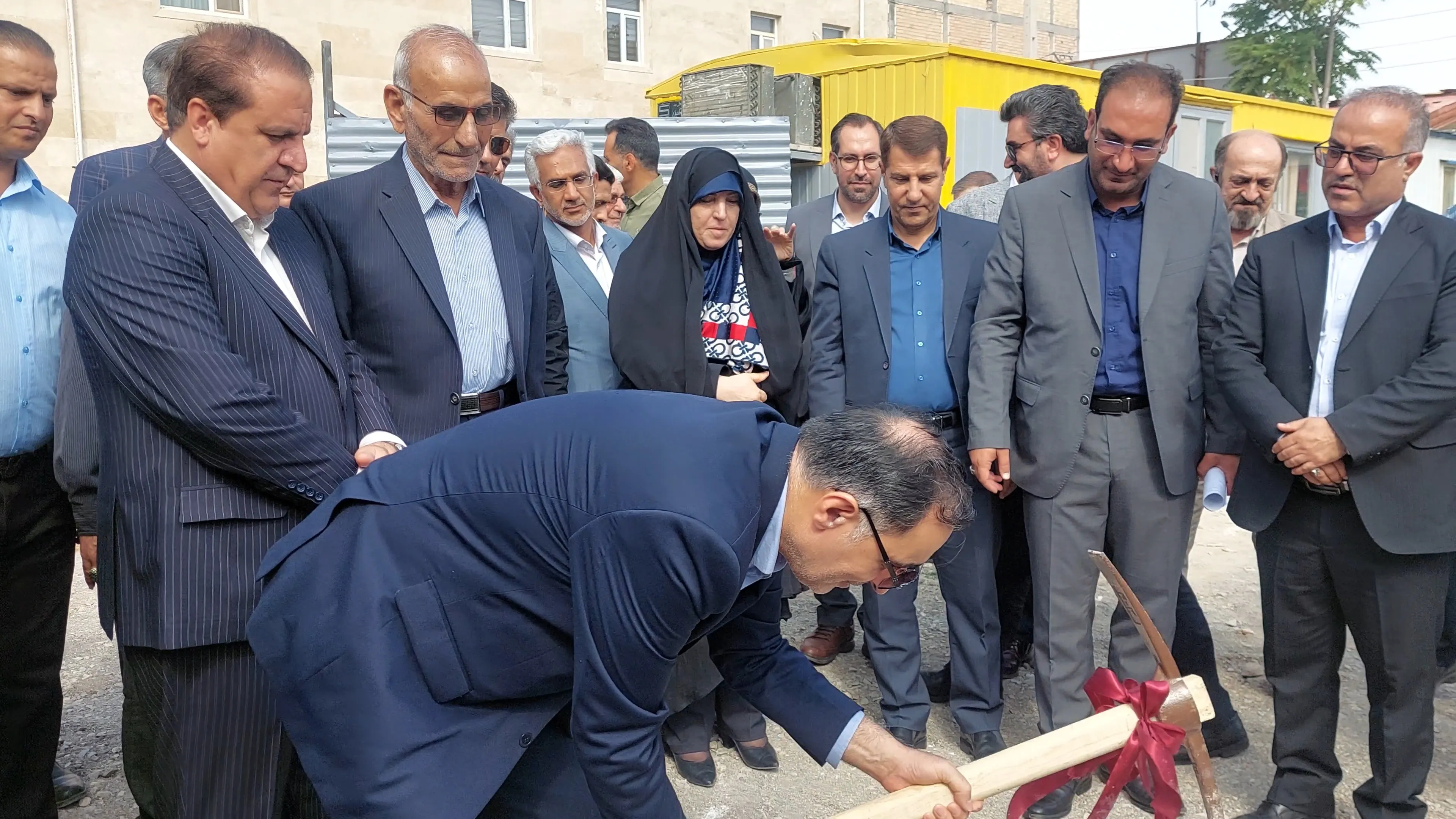 کلنگ‌زنی فاز دوم مجتمع «ایثار» و بازدید معاون رئیس‌جمهور از بازسازی آسایشگاه جانبازان ایلام + فیلم