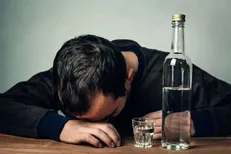 وزارت بهداشت: مصرف الکل به جای تریاک، در حال افزایش است