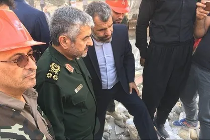 فرمانده کل سپاه دوباره در منطقه زلزله زده غرب کشور حضور یافت
