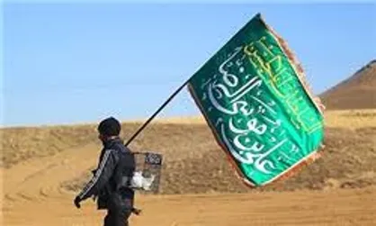 دانشجویان دانشگاه فردوسی مشهد به سمت حرم مطهر رضوی پیاده روی می&zwnj;کنند