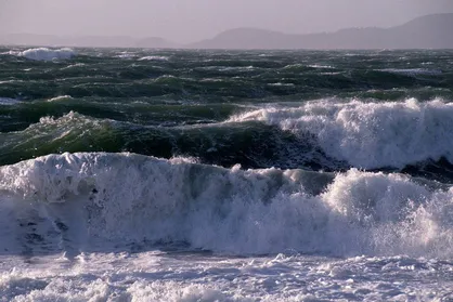 هشدار هواشناسی به صیادان و شناگران دریای خزر