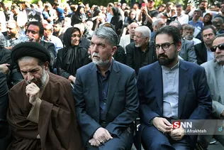 عباس صالحی و حجت الاسلام ابوترابی فرد در مراسم تشییع پیکر مرحوم 