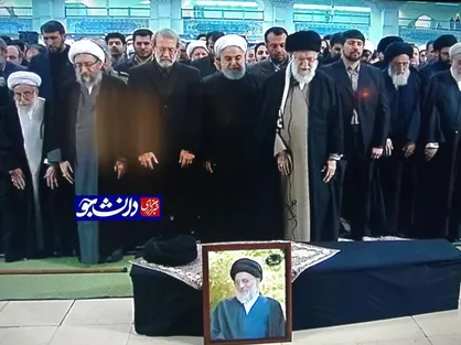 فیلم/ اقامه نماز بر پیکر آیت&zwnj;الله هاشمی شاهرودی به امامت رهبر انقلاب