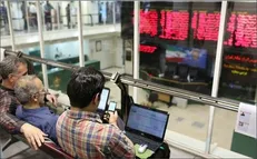 دولت با عرضه شرکت‌های دولتی در بورس برای تامین کسری بودجه، دست در جیب مردم کرد