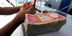 تشریح وضعیت تحویل ارز در مرز عراق/ در حال تلاش برای ارائه خدمات بیشتر هستیم