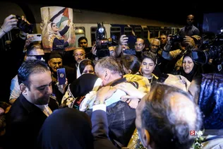 مراسم استقبال از  مهدیه اسفندیاری در راه آهن تهران