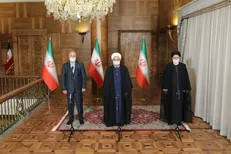 روحانی: همکاری و هماهنگی سه قوه می‌تواند به حل مسائل کشور کمک کند