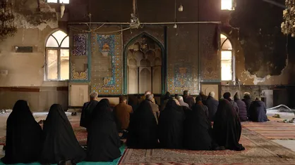 اقامه نماز در مسجد سوخته اسفراین + فیلم