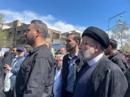 رییس&zwnj;جمهور در راهپیمایی روز جهانی قدس شرکت کرد