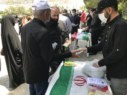 ایستگاه سلامت همزمان با مراسم خاک سپاری شهید الله کرم برپا شد + تصاویر