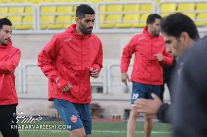 تلاش برای انتقال محمد انصاری به استقلال/ مقاومت بازیکن پرسپولیس در برابر یک ایجنت