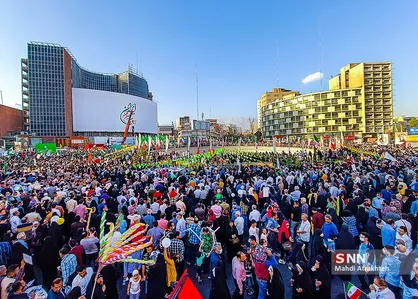 جشن میلاد پیامبر اکرم (ص) در میدان ولیعصر (عج)
