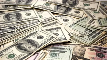دوئل دلار ۴۲۰۰ تومانی با سفته بازان بازار ارز/ تریبون تک نرخی جهانگیری صرفاً برای انتخابات ۱۴۰۰ بود؟