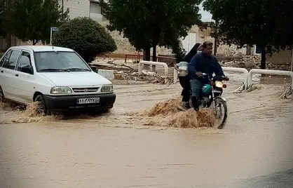 آبگرفتگی برخی معابر بوشهر / گروه&zwnj;های جهادی مشغول برآورد خسارات هستند