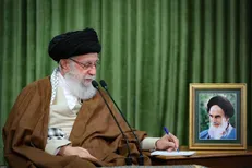 رهبر انقلاب: تهاجم بزرگ آمریکا و زائده ننگین آن مغلوب ابتکار، شجاعت و فداکاری جوانان ایران اسلامی شد