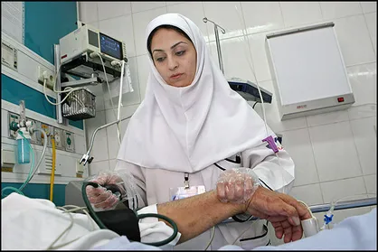 حمله دوباره به پرستاران زحمتکش/ قشری که بیشتر از پزشکان زحمت می&zwnj;کشد ولی یک دهم آنان حقوق نمی&zwnj;گیرد